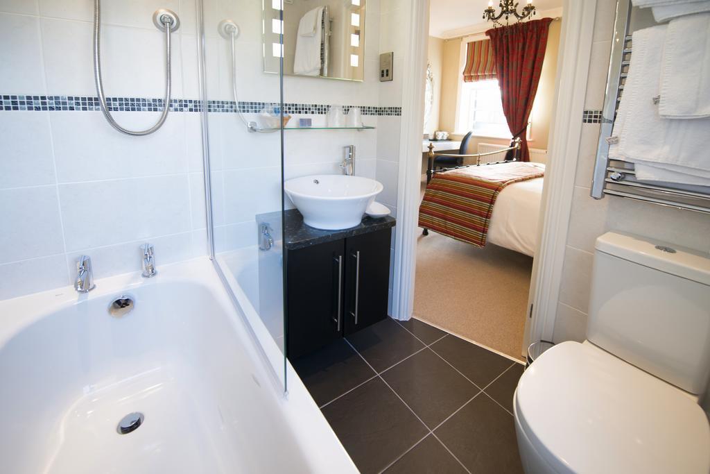 格拉夫顿精品酒店 哈罗盖特 外观 照片 A bathroom in a hotel