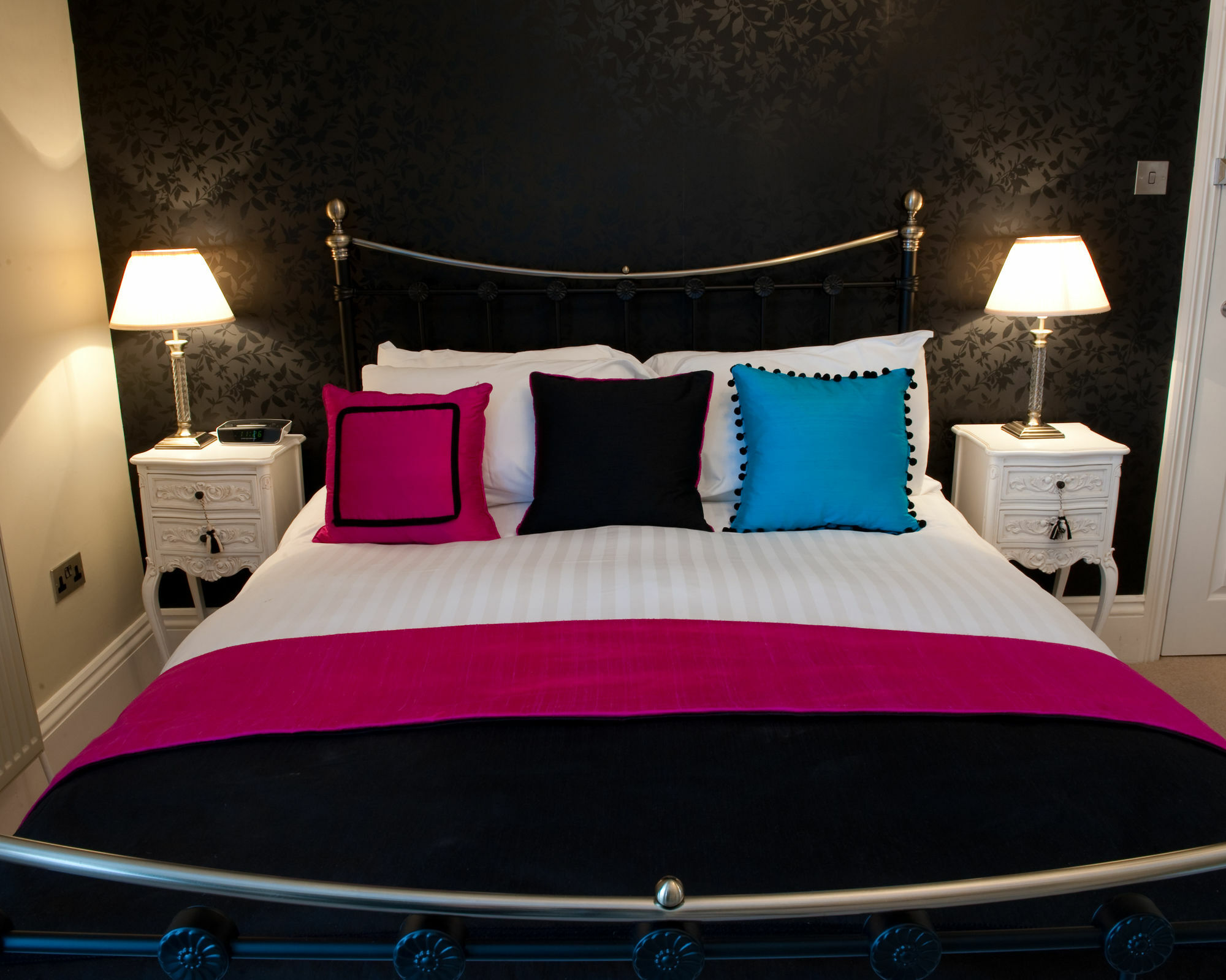 格拉夫顿精品酒店 哈罗盖特 外观 照片 A bedroom at the hotel