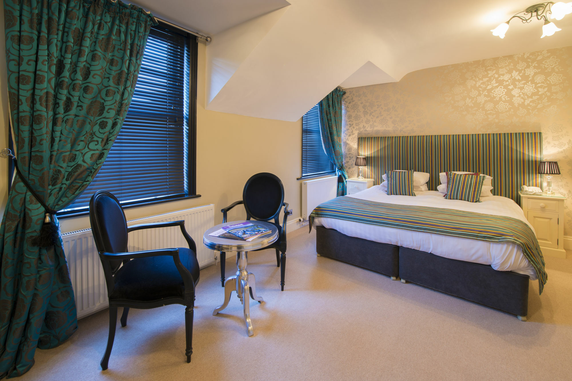 格拉夫顿精品酒店 哈罗盖特 外观 照片 A bedroom at the hotel